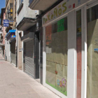 Los locales comerciales sin actividad muestran el mal estado del sector.-G.G.