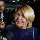 Luisa Ortega, a su llegada al aeropuerto de Brasilia, este miércoles.-AFP / SERGIO LIMA