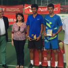 Nicolás Álvarez, tercero por la izquierda, posa con el trofeo de subcampeón.-TWITTER / @RFET