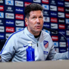 Diego Simeone en la rueda de prensa previa a la visita del Villarreal.-EFE