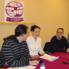 Del Pozo y Andrés Gonzalo (dch) junto a Mario Martín, secretario de Podemos Aranda-B. C.