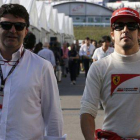 Fernando Alonso y su mánager, José Luis García Abad, en Suzuka en el 2013, cuando el asturiano todavía era piloto de Ferrari.-Foto: REUTERS / ISSEI KATO