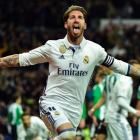 Ramos celebra el gol ante el Betis que le dio el triunfo al Madrid en los últimos minutos.-AFP / GERARD JULIEN