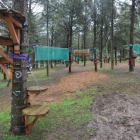 El equipamiento del parque de cuerdas del Castillo presenta ya este aspecto.-ISRAEL L. MURILLO