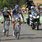 Thibaut Pinot (FDJ) y Romain Bardet, durante la ascensión a Méribel, final de la etapa reina del Dauphiné.-ASO