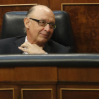 Cristóbal Montoro en su escaño.-JAVIER LIZÓN
