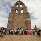 Mezcla de acto religioso y lúdicol el conocido acto veraniego volvió a reunir a decenas de romeros en el lugar.-G. G.