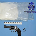 Uno de los detenidos por la Policía uso un revólver para amenazar a la víctima-ECB