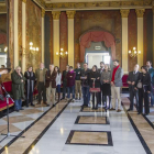 Javier Lacalle recibe a los invitados en el Salón Rojo del Teatro Principal.-SANTI OTERO