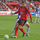 Aridane se dispone a controlar un balón en el choque ante el  Real Valladolid del pasado domingo.-ALFONSO G. MARDONES