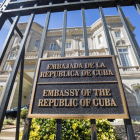 La fachada de la embajada cubana en Washington-EFE / JIM LO SCALZO (EFE)