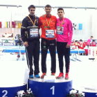 Ruiz (izquierda) posa en el podio con su medalla de plata junto a Mechaal (oro) y Alcalá (bronce), ayer, en Antequera. -ECB