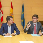Luis Tudanca y Alfonso Fernández Mañueco. durante la reunión PP-PSOE-Miguel Ángel Santos
