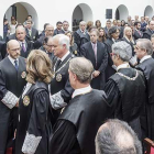 Las autoridades judiciales se ponen en pie para recibir al presidente del TSJ, José Luis Concepción, y a la fiscal superior de Castilla y León, María Lourdes Rodríguez Rey.-SANTI OTERO