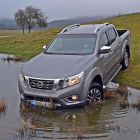 El Nissan Navara mostró sus atractivos en la zona de Quintanar de la Sierra.-HÉCTOR FUSTEL