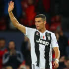 Cristiano Ronaldo, con la camiseta de la Juventus.-EL PERIÓDICO