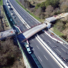 Muere un matrimonio al caer un puente sobre su vehículo en la autopista A14 cerca de Ancona (Italia).-EFE / POLIZIA ITALIANA
