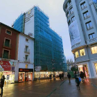 En la imagen se pueden apreciar las tres últimas plantas calificadas como«disconformes con el planeamiento».-RAÚL G. OCHOA