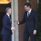 El candidato a la Presidencia del Gobierno, Pedro Sánchez (derecha) y el Lehendakari, Íñigo Urkullu (izquierda).-DAVID CASTRO