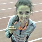 Celia Antón posa con la plata conseguida en el Nacional absoluto-ECB