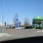 La estación de servicio de Easy Fuel, ubicada en Lerma, durante la visita de los inspectores el sábado.-MIGUEL ÁNGEL