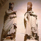 Las dos estatuas de los reyes se encuentran en el Claustro Alto de la Catedral.-ECB