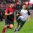 Álvaro Rey en acción en el choque de Copa frente al Racing de Santander-Jose Esteban Egurrola