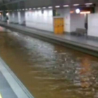 Un videoaficionado graba la inundación en la estación del AVE de Girona.-Foto: TV3