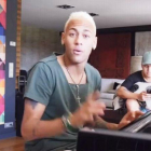 Neymar canta: "Yo necesito".-FACEBOOK