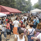 Cientos de burgaleses disfrutaron de los tradicionales pinchos de chorizo, morcilla y morro gracias a las peñas.-SANTI OTERO