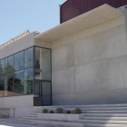 El nuevo polideportivo se ubica junto a las piscinas municipales y el campo de fútbol.-ECB