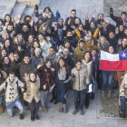 Los alumnos internacionales saludan a su llegada al campus universitario.-ISRAEL L. MURILLO