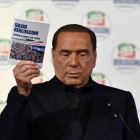 El exprimer ministro Silvio Berlusconi, el domingo.-ANSA/ AP / FLAVIO LO SCALZO