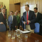 Reunión entre el alcalde de Burgos y la junta directiva de FAE.-RAÚL G. OCHOA