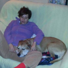 La enfermera Teresa R. R., contagiada de ébola, en compañía de su perro 'Excalibur'.-