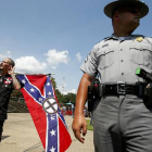 El grupo racista KKK tiene en la bandera confederada uno de sus símbolos.-Foto: REUTERS