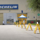 Accesos a los talleres de Michelin en Aranda.