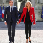 El matrimonio Macron, a su llegada al Palacio del Elíseo para un acto institucional-AFP / THIBAULT CAMUS