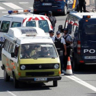 Control policial de vehículos en la frontera franco-española en Hendaya, con motivo de la cumbre del G-7 en Biarritz.-