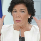 La ministra de Educación, Isabel Celaá, durante la rueda de prensa tras el Consejo de Ministros.-JOSÉ LUIS ROCA