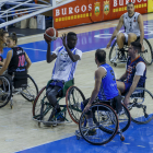Imagen del partido de baloncesto en silla de ruedas. SANTI OTERO
