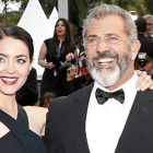 Mel Gibson y Rosalind Ross, el pasado 17 de septiembe en el Festival de Venecia.-SEBASTIEN NOGIER