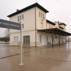 El silencio se apodera de una estación en la que sus empleados matan el tiempo ante la total inactividad.-CITORES