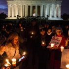 Protesta contra el veto migratorio del Gobierno de Donald Trump frente al monumento a Lincoln en Washington.-GETTY IMAGES / ZACH GIBSON