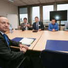 El director general de Empresa e Industria de la Comisión Europea, Daniel Calleja (izquierda) recibió a los representantes municipales y del comité de empresa.-ICAL