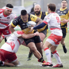 El ya exjugador UBU Colina Clinic Moli progresa con el oval en el partido liguero disputado en Altamira.-ECB
