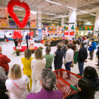 La presentación de la campaña de Desayunos y Meriendas con corazón se celebró en el supermercado de Alcampo. TOMÁS ALONSO