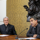 El arzobispo, Mario Iceta, y Fernando García Cadiñanos. SANTI OTERO