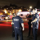 La policia de Seaatle cerca del lugar del accidente del avión-TED S WARREN