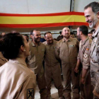 El rey Felipe VI visita por sorpresa a las tropas en Irak.-CHEMA MOYA (EFE)